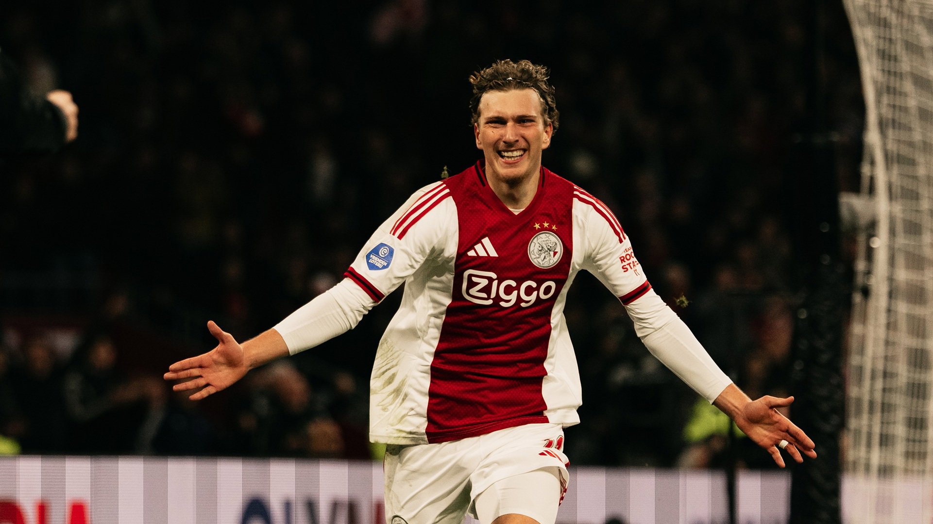 Roma open talks for Ajax winger Mika Godts