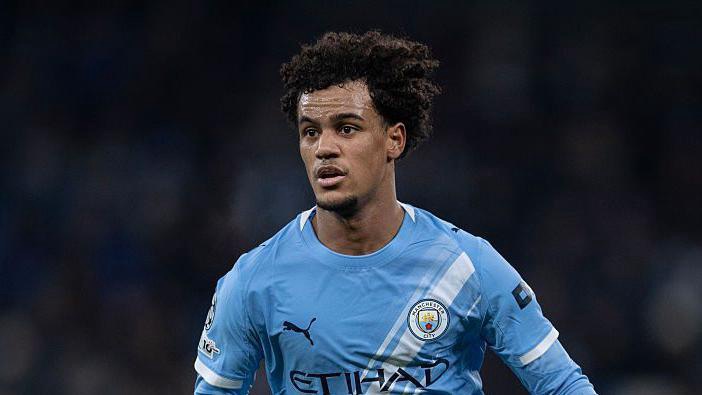Fabrizio Romano: Roma not interested in Oscar Bobb