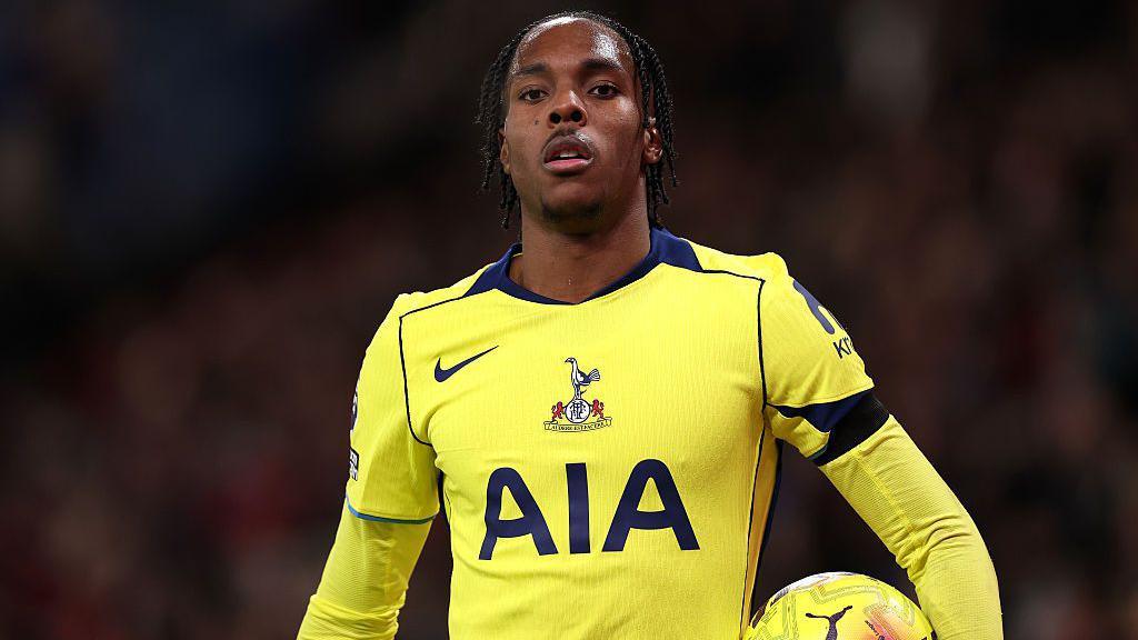 Corriere della Sera: Tottenham reject Roma approach for Mathys Tel