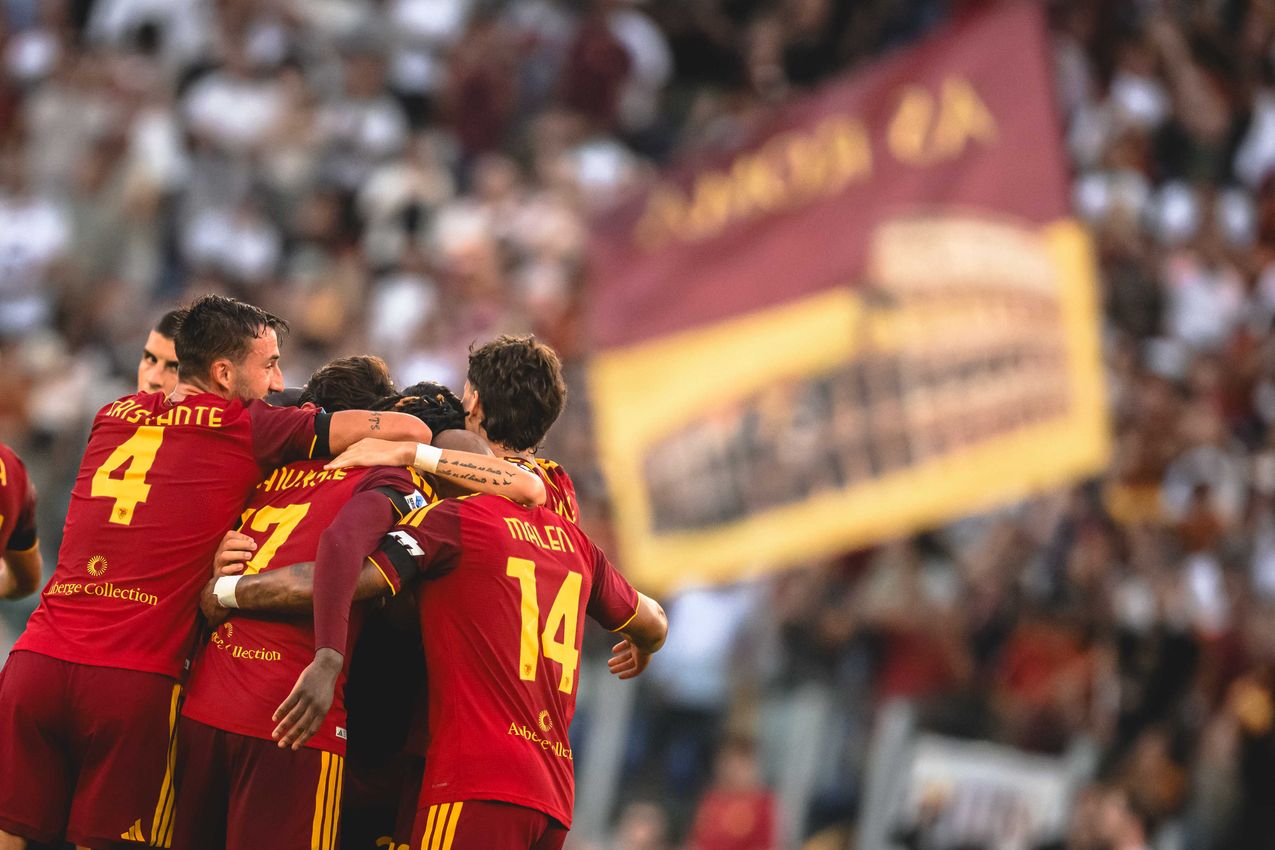 Roma players celebrating during their unbeaten start to the 2026/27 Serie A season
