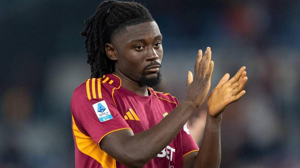 Manu Koné training with Roma before the Serie A match against Torino