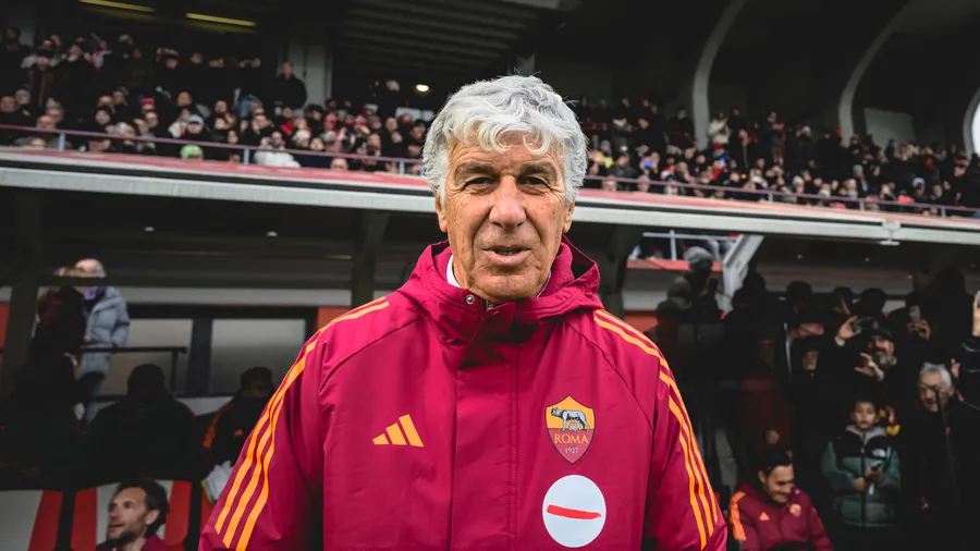 Gian Piero Gasperini directs Roma before the Serie A match against Inter