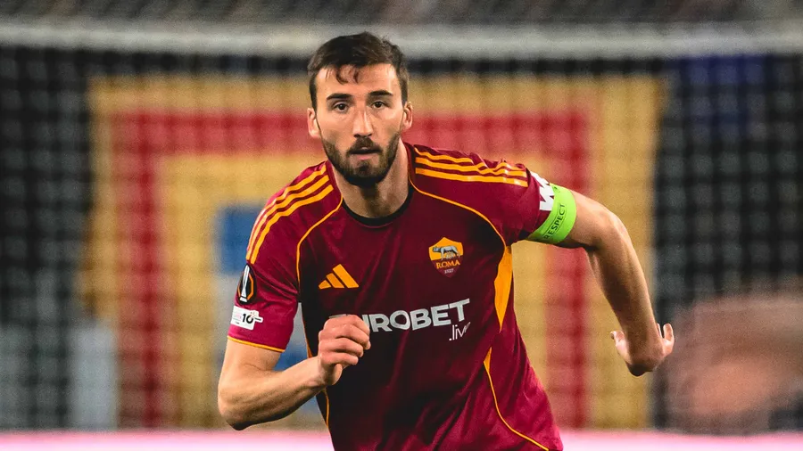 Bryan Cristante playing for Roma before withdrawing from Italy’s squad