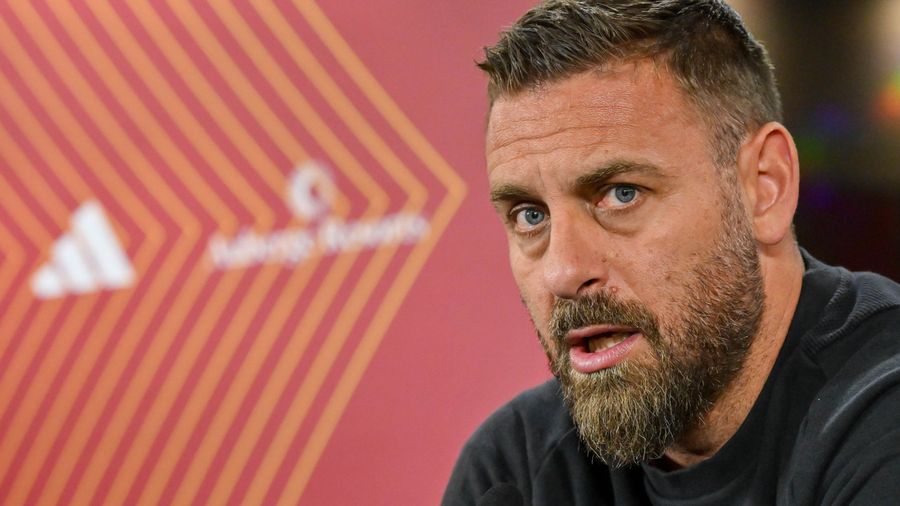 Daniele De Rossi at Ostiamare ahead of the RADICI Sky docuseries