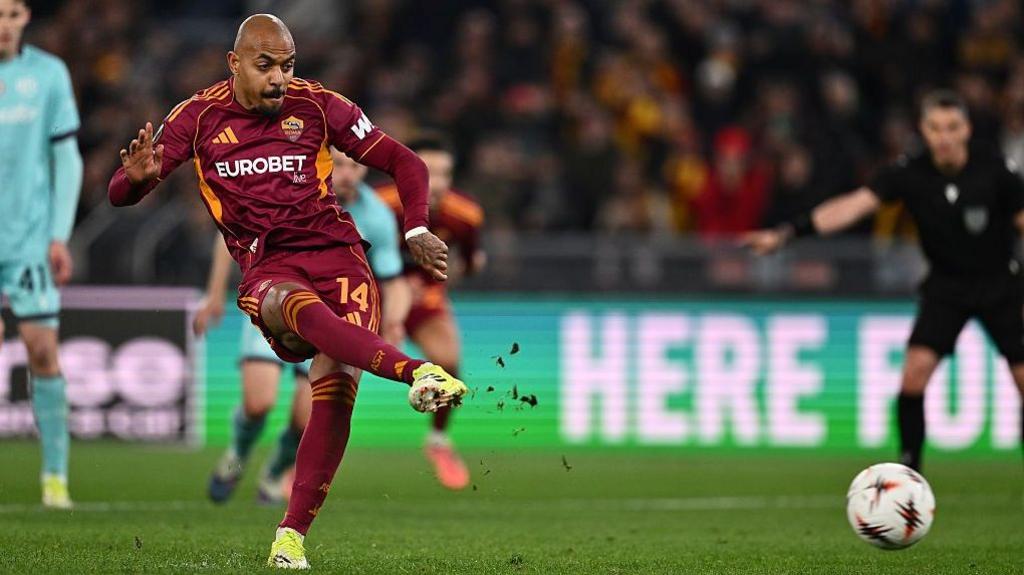 Donyell Malen speaking at Roma’s pre-match press conference