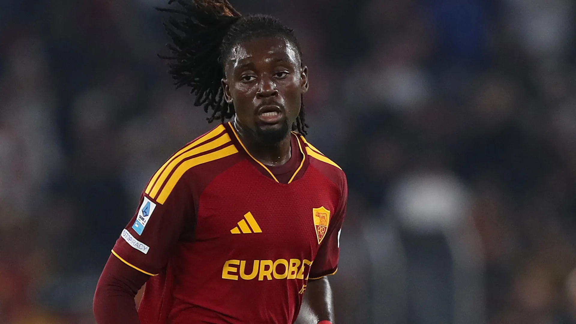 Manu Koné wearing Roma’s home shirt