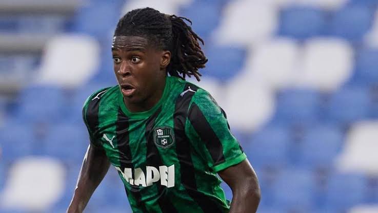 Bakola playing for Sassuolo